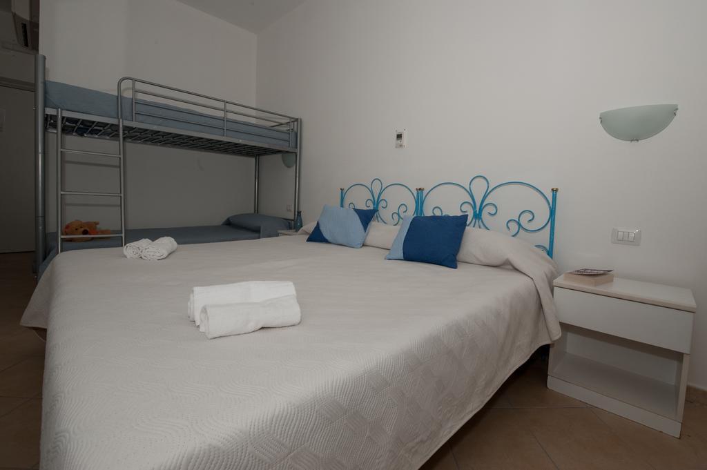 Muma Hostel SantʼAntìoco Екстериор снимка