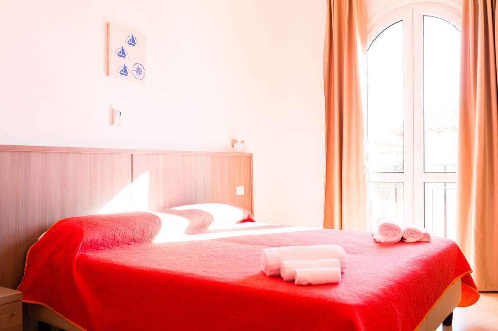 Muma Hostel SantʼAntìoco Екстериор снимка