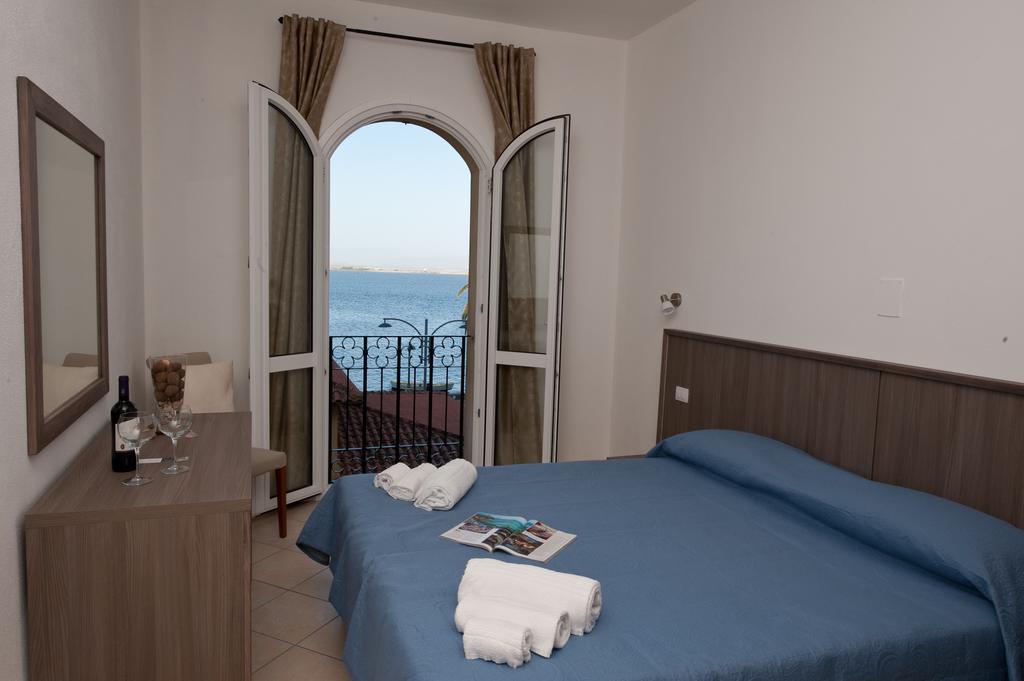 Muma Hostel SantʼAntìoco Екстериор снимка