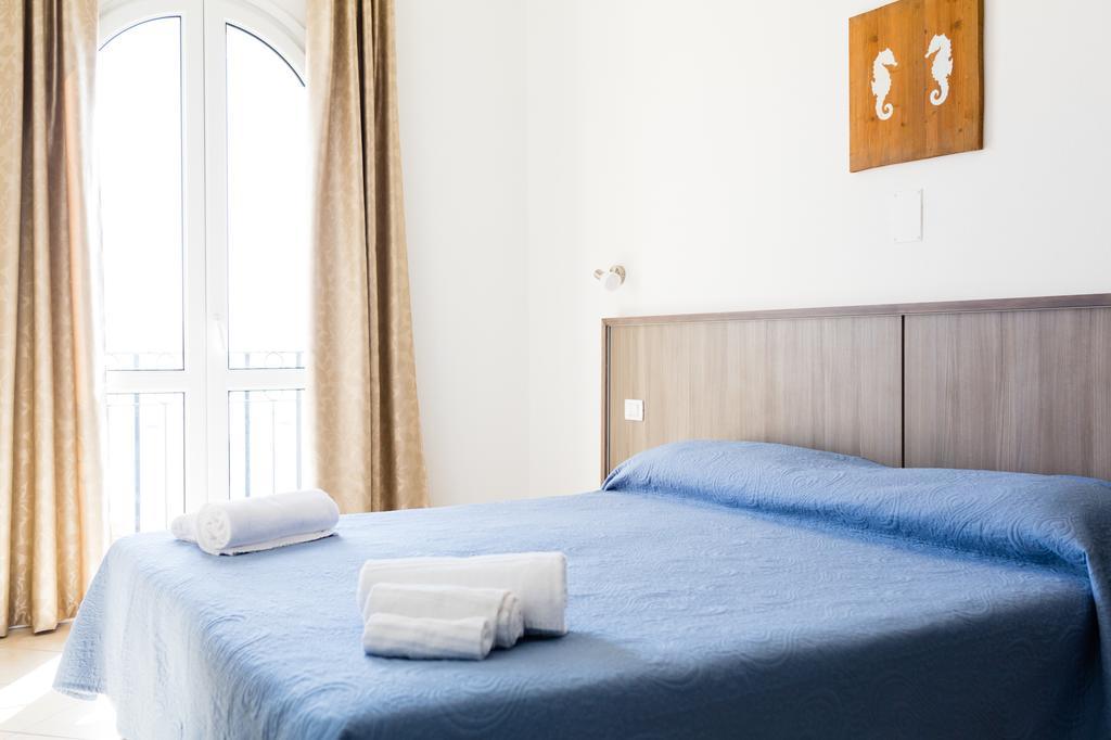 Muma Hostel SantʼAntìoco Екстериор снимка