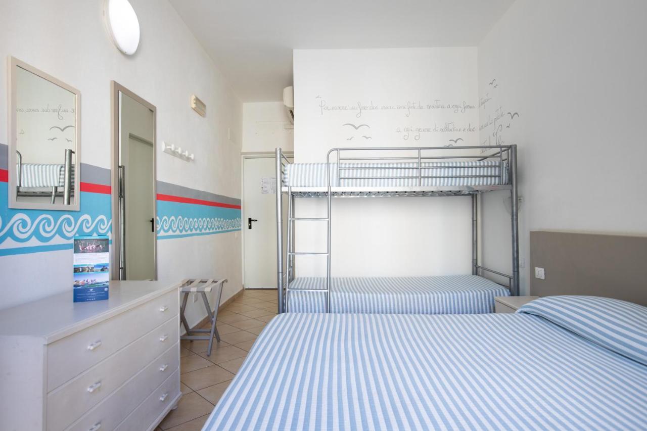 Muma Hostel SantʼAntìoco Екстериор снимка