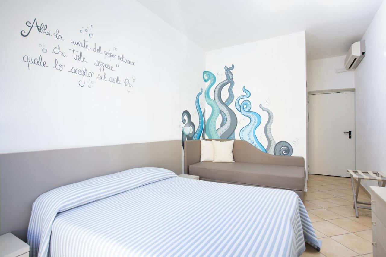 Muma Hostel SantʼAntìoco Екстериор снимка