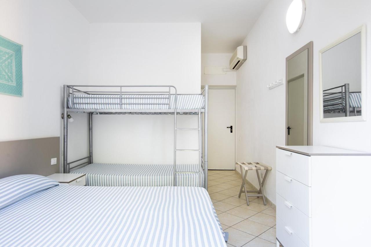 Muma Hostel SantʼAntìoco Екстериор снимка