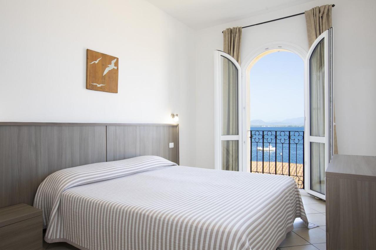 Muma Hostel SantʼAntìoco Екстериор снимка
