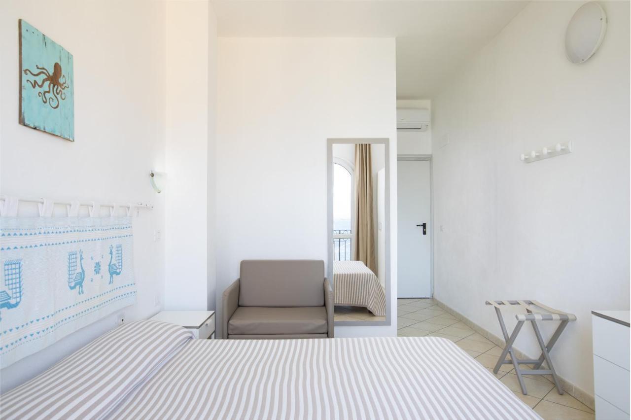Muma Hostel SantʼAntìoco Екстериор снимка