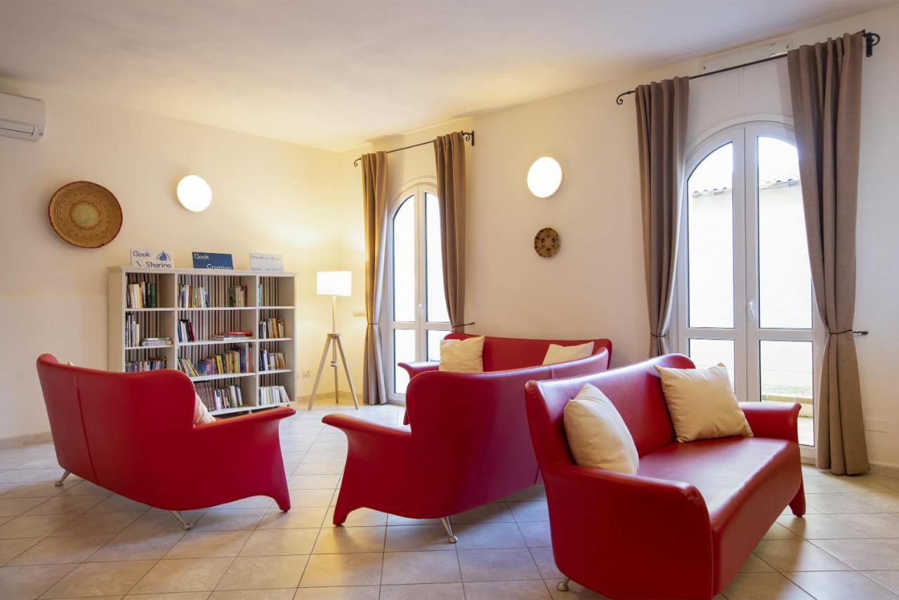 Muma Hostel SantʼAntìoco Екстериор снимка