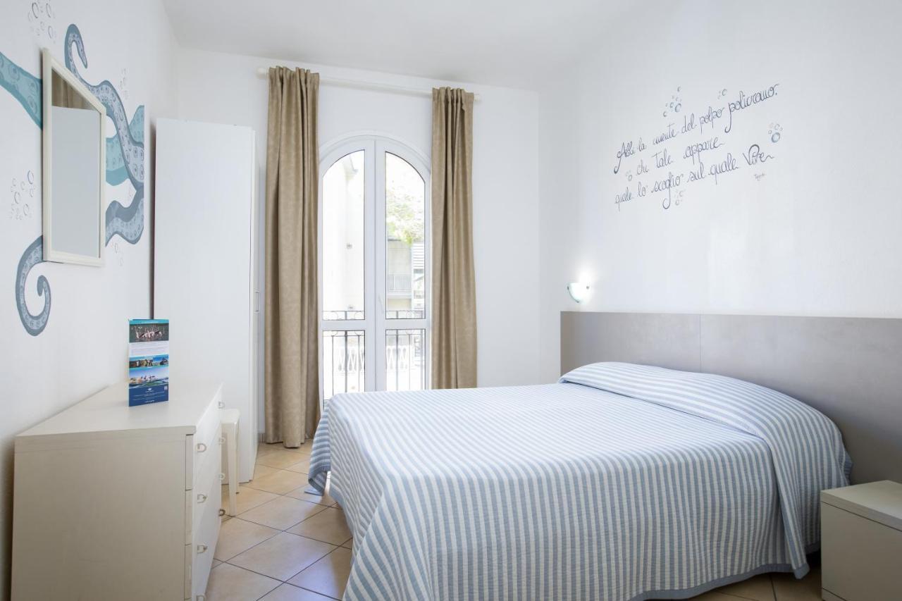 Muma Hostel SantʼAntìoco Екстериор снимка