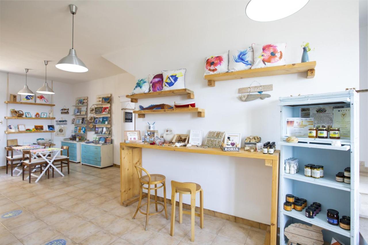 Muma Hostel SantʼAntìoco Екстериор снимка