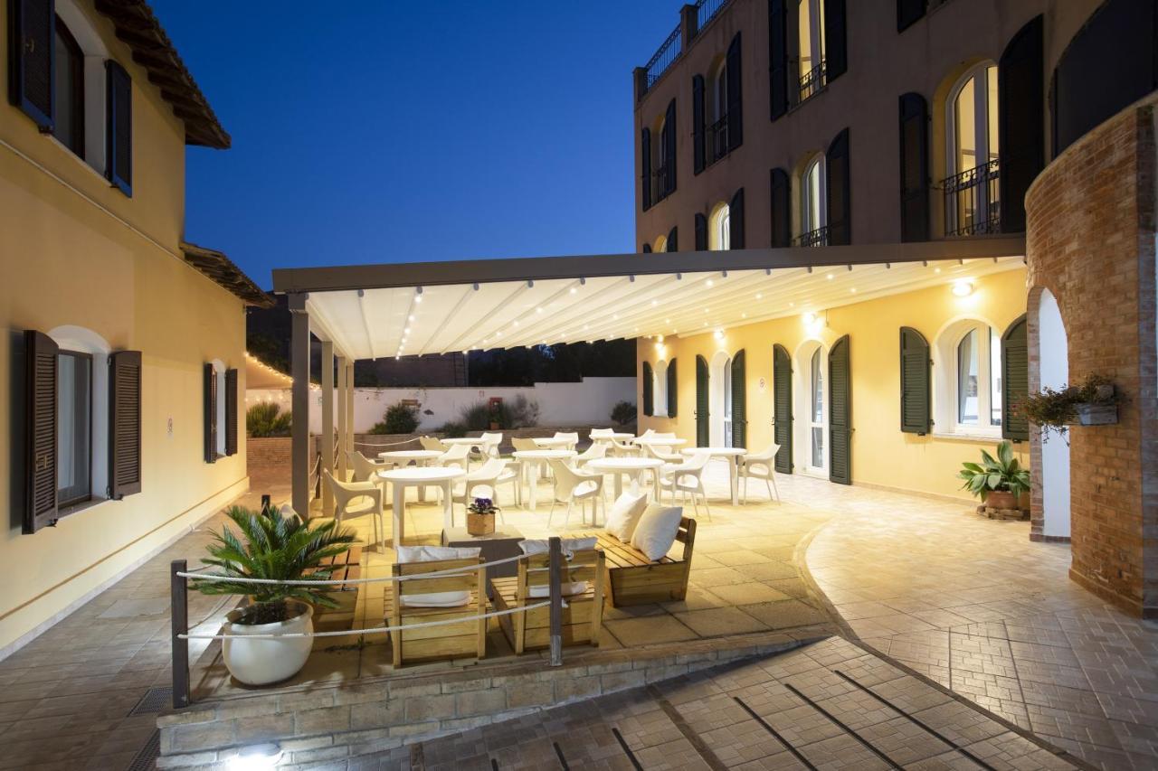 Muma Hostel SantʼAntìoco Екстериор снимка