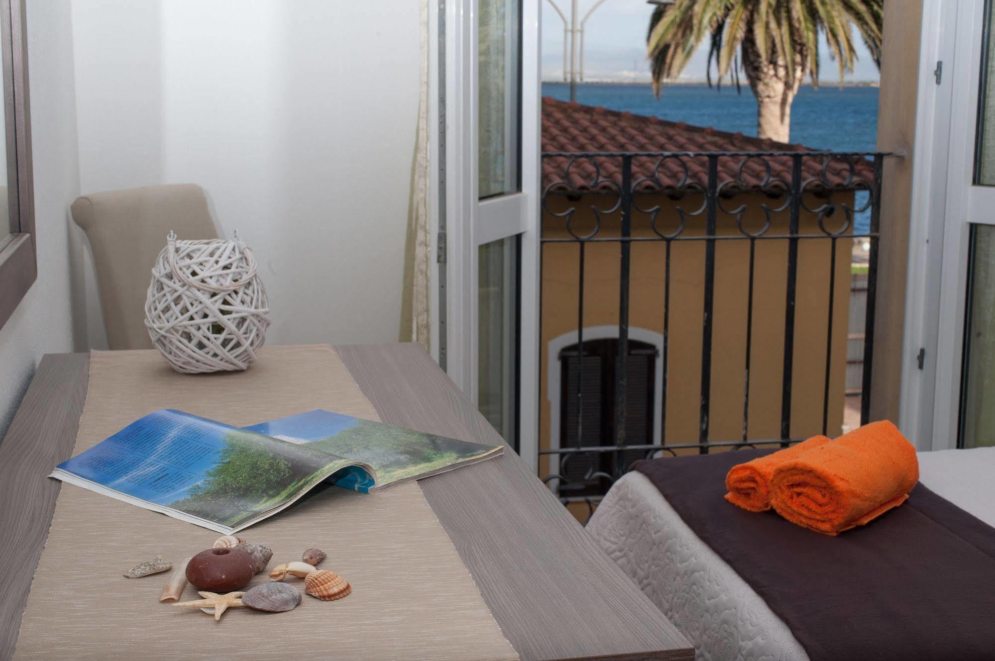 Muma Hostel SantʼAntìoco Екстериор снимка
