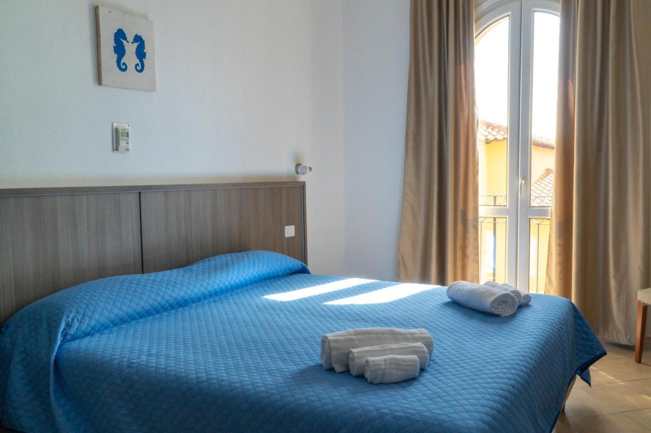 Muma Hostel SantʼAntìoco Екстериор снимка