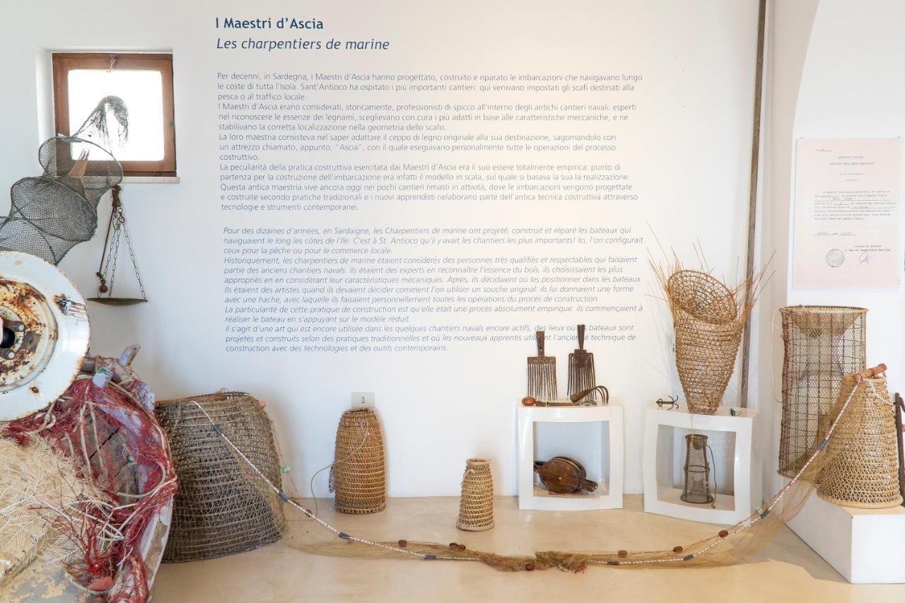 Muma Hostel SantʼAntìoco Екстериор снимка