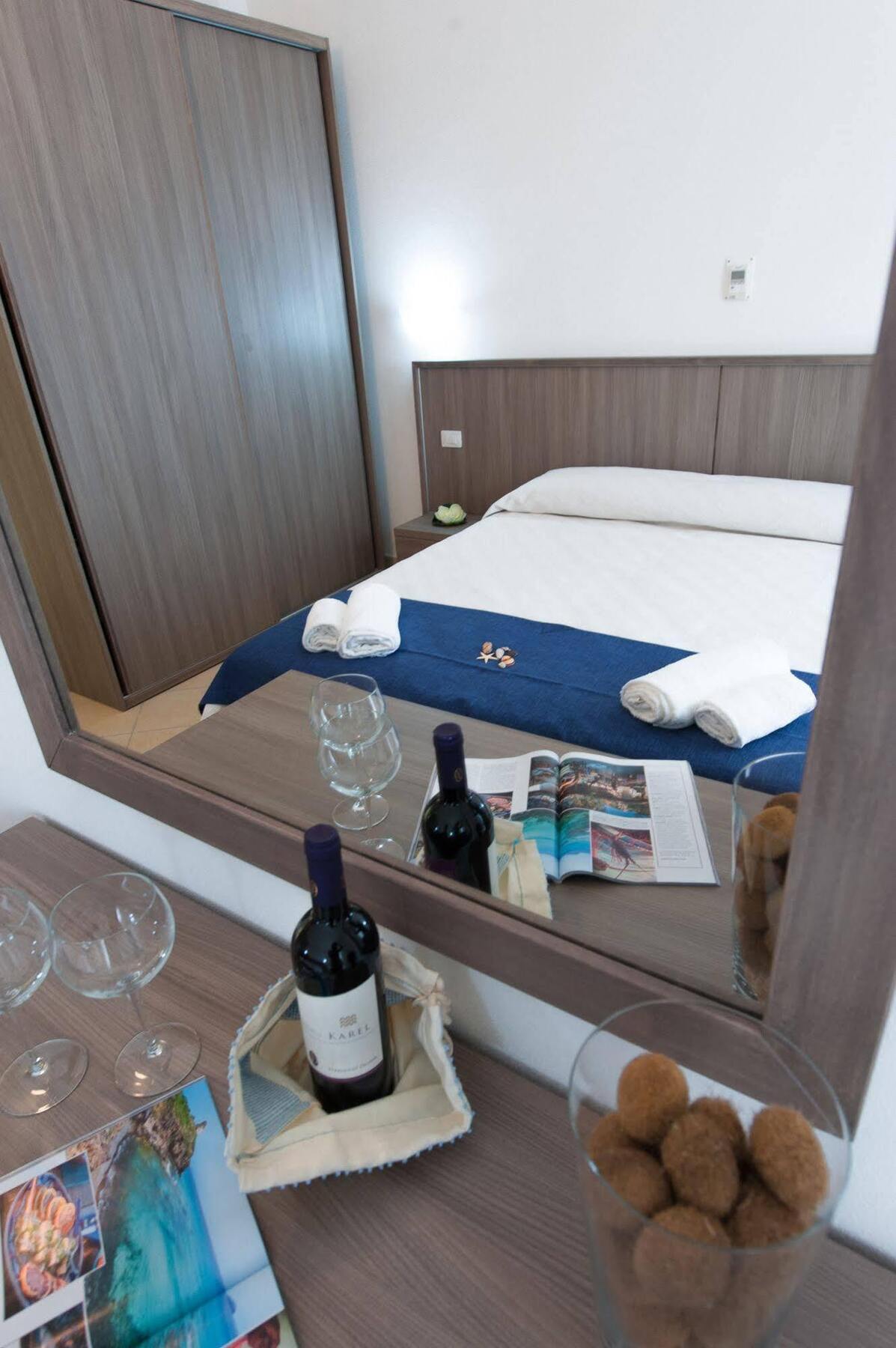Muma Hostel SantʼAntìoco Екстериор снимка